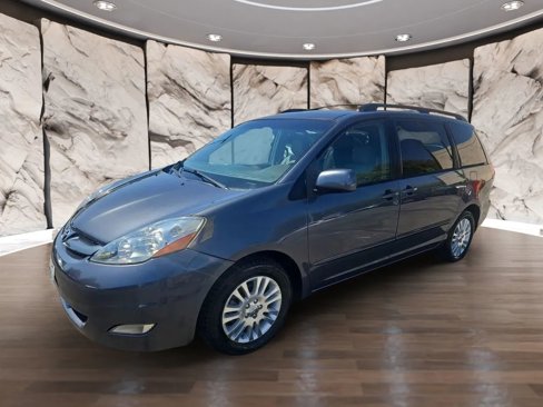 Used 2007 Toyota Sienna XLE image 1