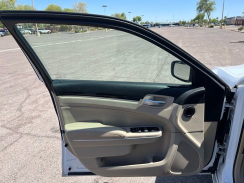 Used 2014 Chrysler 300 image 21