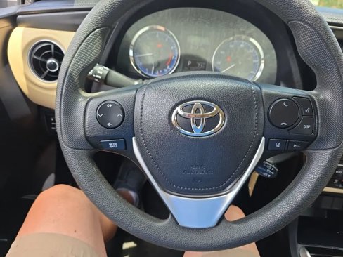 Used 2018 Toyota Corolla LE image 14