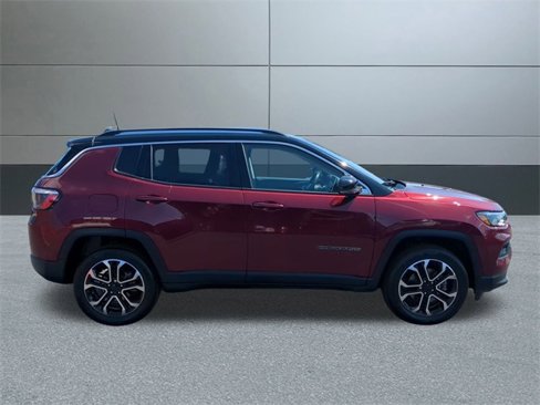 Used 2022 Jeep Compass Limited image 7