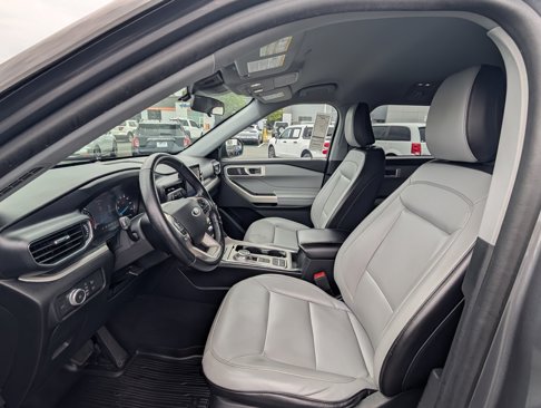 Certified 2021 Ford Explorer XLT w/ Equipment Group 202A image 16
