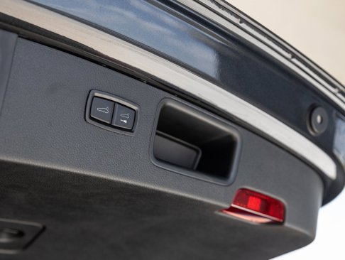 Certified 2021 Porsche Macan image 30