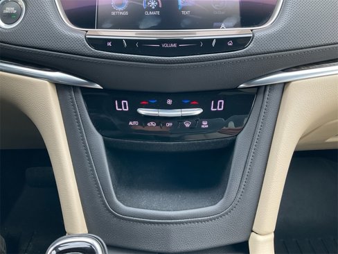 Used 2017 Cadillac XT5 FWD image 23