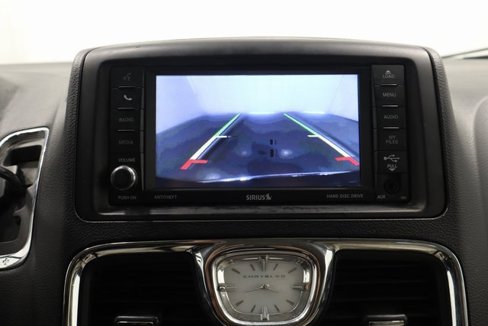 Used 2013 Chrysler Town & Country Touring-L image 20