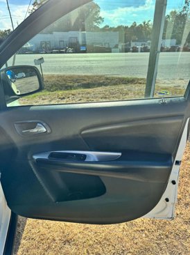 Used 2014 Dodge Journey SXT w/ Flexible Seating Group image 14