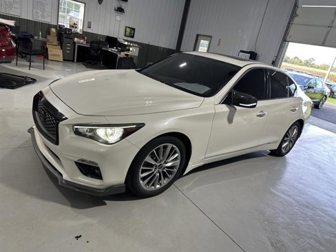Used 2018 INFINITI Q50 Luxe w/ All Weather Package (L93) image 3