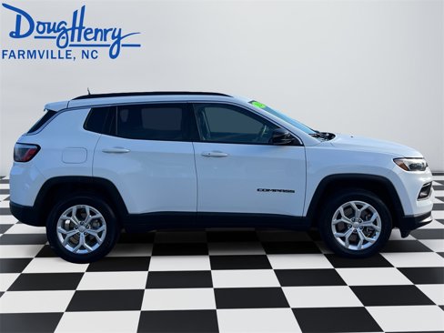 Used 2024 Jeep Compass Latitude image 6