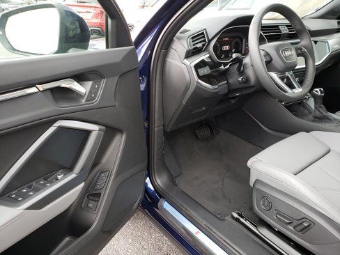 New 2025 Audi Q3 2.0T Premium image 6