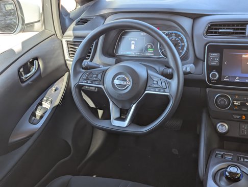 Used 2023 Nissan Leaf S image 13