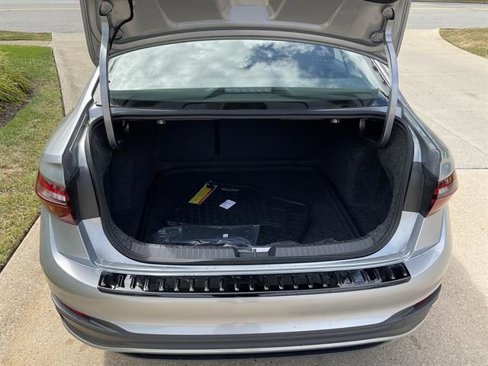 New 2025 Volkswagen Jetta SE image 3