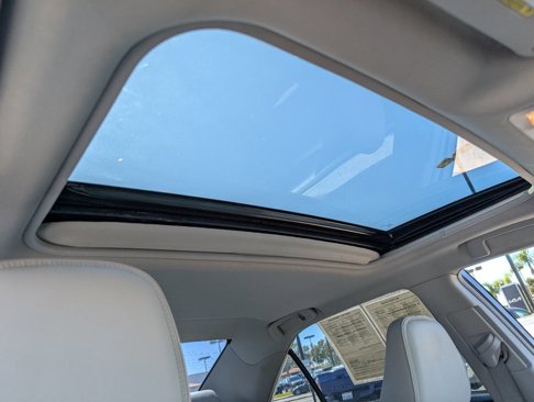 Used 2017 Toyota Camry XLE image 3