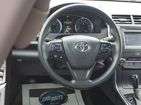 Used 2017 Toyota Camry LE image 8