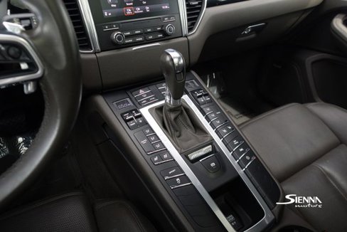 Used 2017 Porsche Macan S image 28