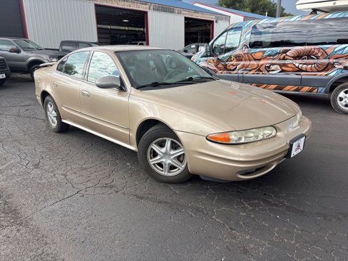 Used 2004 Oldsmobile Alero GL image 3