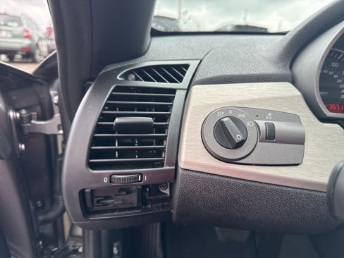 Used 2004 BMW Z4 2.5i image 12