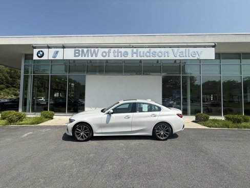 Certified 2022 BMW 330i xDrive Sedan w/ Driving Assistance Package image 1