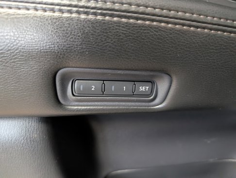 Used 2015 Nissan Pathfinder Platinum w/ Family Entertainment Package image 31