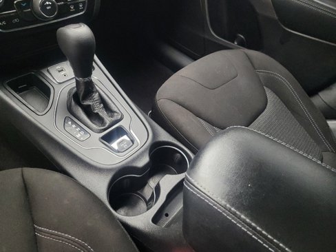 Used 2019 Jeep Cherokee Latitude w/ Popular Appearance Group image 26
