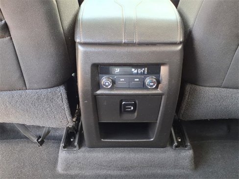 Used 2018 Chevrolet Traverse LT image 29