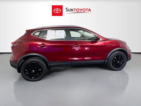 Used 2021 Nissan Rogue Sport SV image 2