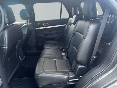 Used 2016 Ford Explorer XLT w/ Equipment Group 202A image 35
