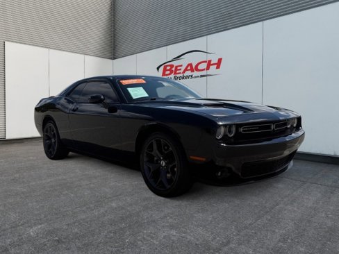 Used 2018 Dodge Challenger SXT Plus image 5