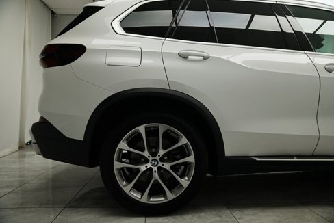 Used 2025 BMW X5 xDrive40i w/ Climate Comfort Package image 14