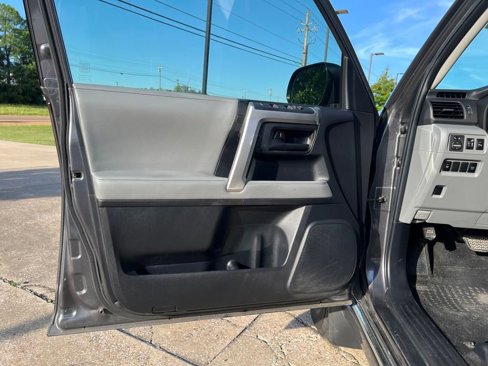 Used 2013 Toyota 4Runner SR5 image 11