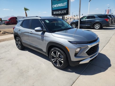 Used 2025 Chevrolet TrailBlazer LT w/ Convenience Package image 2