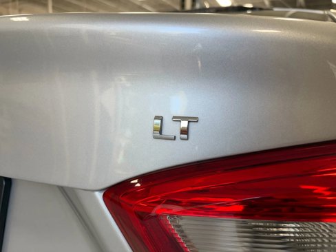 Used 2017 Chevrolet Cruze LT image 18