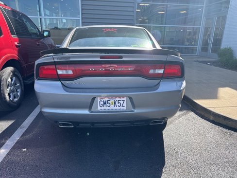 Used 2014 Dodge Charger SE image 3