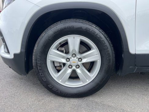 Used 2019 Chevrolet Trax LT w/ LT Convenience Package image 10