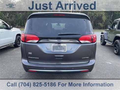 Used 2020 Chrysler Pacifica Limited image 5