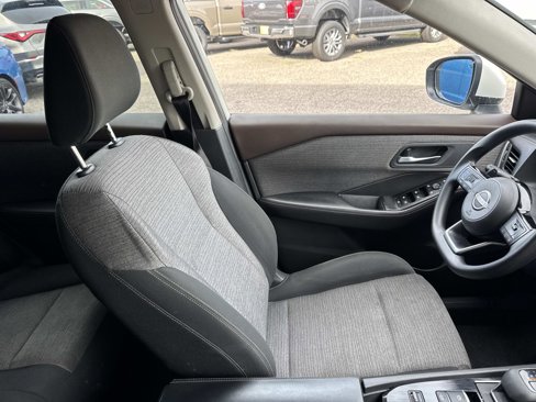 Used 2023 Nissan Rogue SV image 8