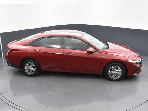 Certified 2025 Hyundai Elantra SE image 14