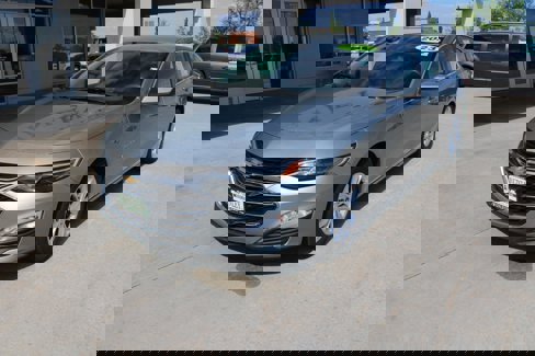 Used 2023 Chevrolet Malibu LT image 2