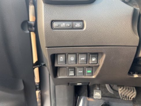 Used 2020 Nissan Rogue SV image 15