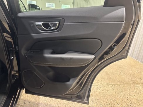 Used 2018 Volvo XC60 T6 R-Design w/ Convenience Package image 31