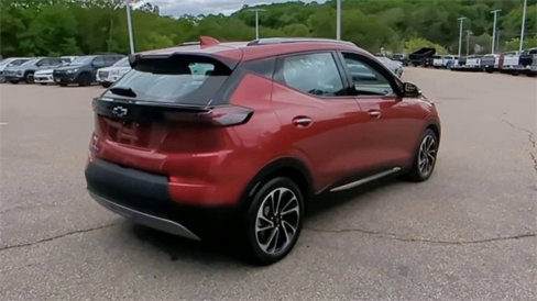 Certified 2022 Chevrolet Bolt EUV Premier w/ Sun & Sound Package image 8