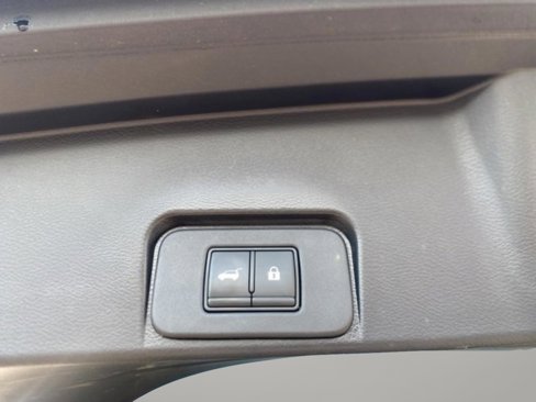 Used 2022 Nissan Rogue SV image 32