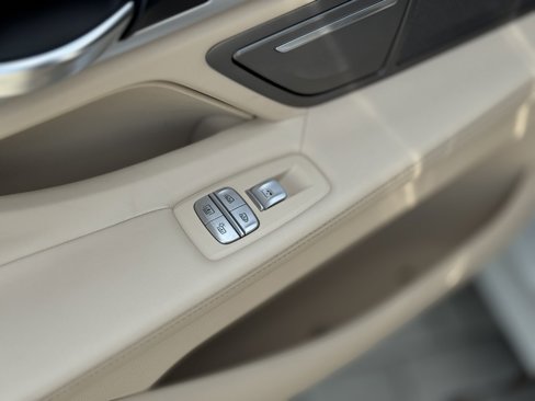 Used 2018 BMW 750i image 29