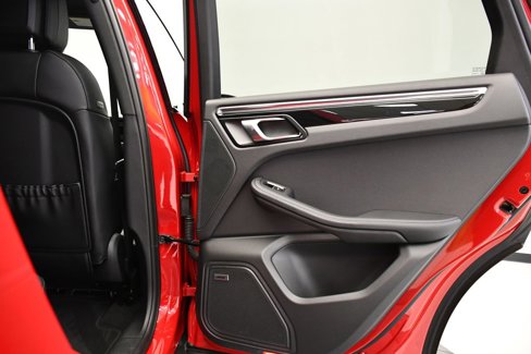Certified 2025 Porsche Macan Turbo image 54