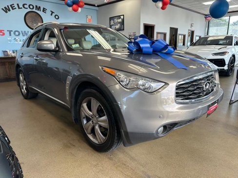 Used 2009 INFINITI FX35 AWD w/ Technology Pkg image 3