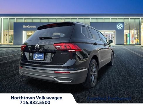 Certified 2022 Volkswagen Tiguan SE image 3