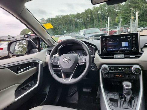 Used 2021 Toyota RAV4 XLE Premium image 13
