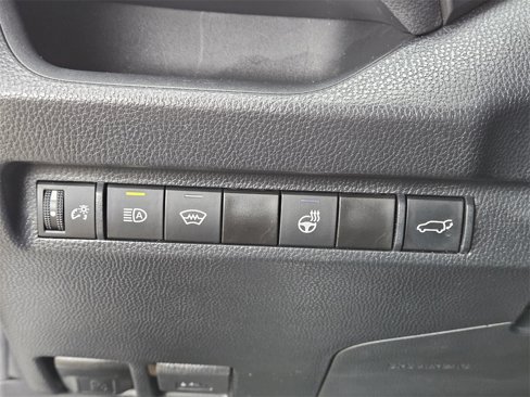 Used 2023 Toyota RAV4 XLE Premium image 29