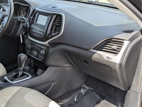 Used 2017 Jeep Cherokee Sport w/ Safety Group image 13