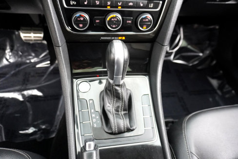 Used 2018 Volkswagen Passat 3.6 image 16