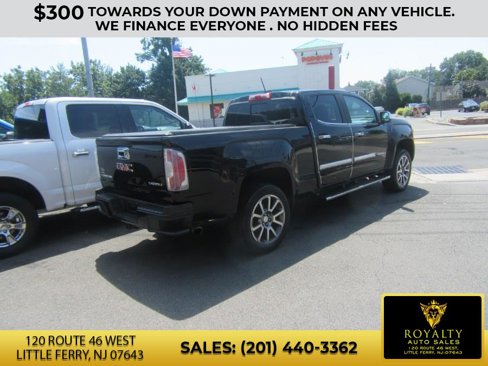 Used 2017 GMC Canyon Denali image 2