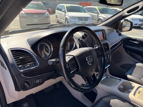 Used 2018 Dodge Grand Caravan SXT image 12